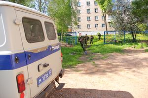 В Великих Луках в 10 лицее «освободили» заложников (ФОТО)