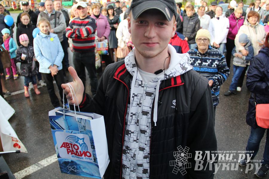 В Великих Луках прошла «Весенняя автоярмарка Великие Луки — 2015» (фото)