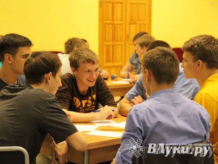 В Великих Луках прошла финальная игра «Что? Где? Когда?» (фото)