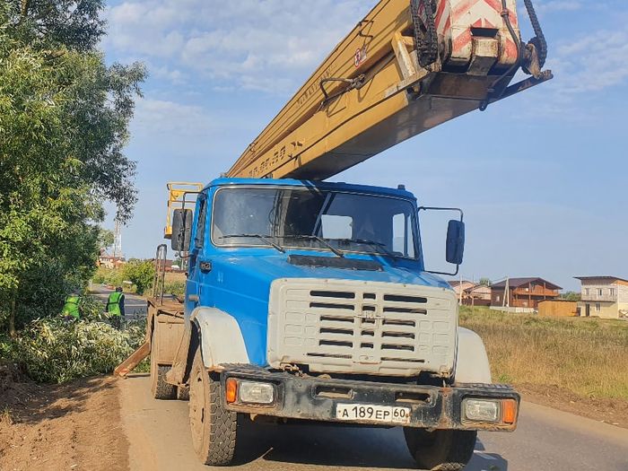 Участок смертельного ДТП на Новосокольнической пытаются обезопасить (ФОТО)