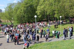 9 мая в Великих Луках. Шествие и салют