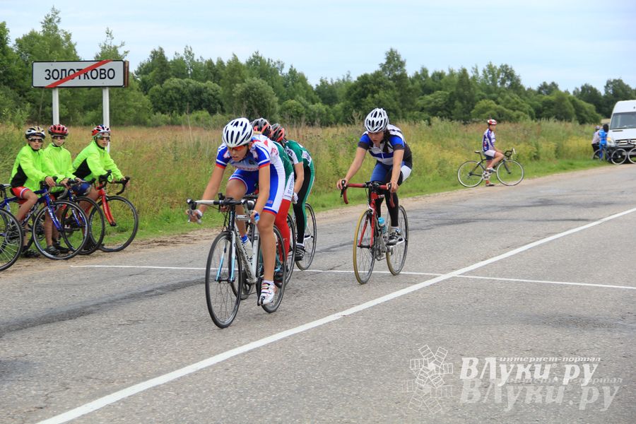 В Великих Луках состоялось награждение победителей Чемпионата России по велоспорту в парной гонке (фото)