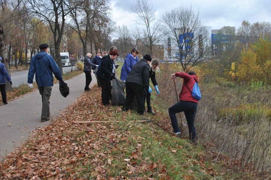 Педагоги лицея №10 провели субботник (ФОТО)