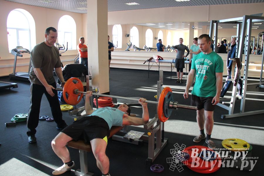Соревнования по пауэрлифтингу прошли в Великих Луках (фото)