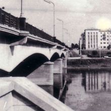 Вид на мост через реку Ловать и правый берег. Великие Луки, 1967 год