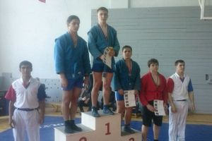 Великолукские спортсмены завоевали 19 призовых мест на турнире по самбо в Пскове (фото)