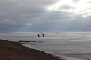 23 рыбака-любителя оказались отрезанными от берега (фото)