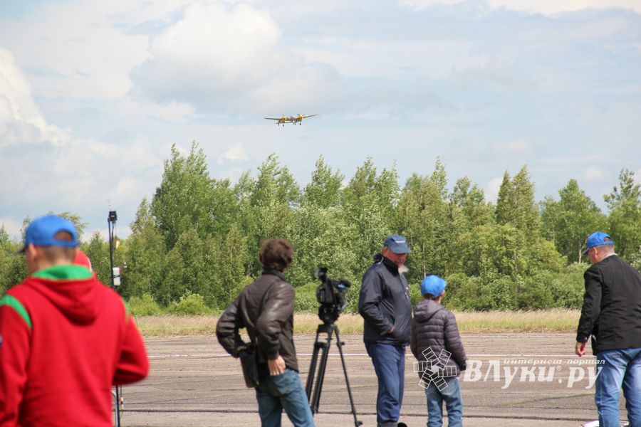 В Великих Луках проходит 7-й Фестиваль авиамодельного спорта (ФОТО)