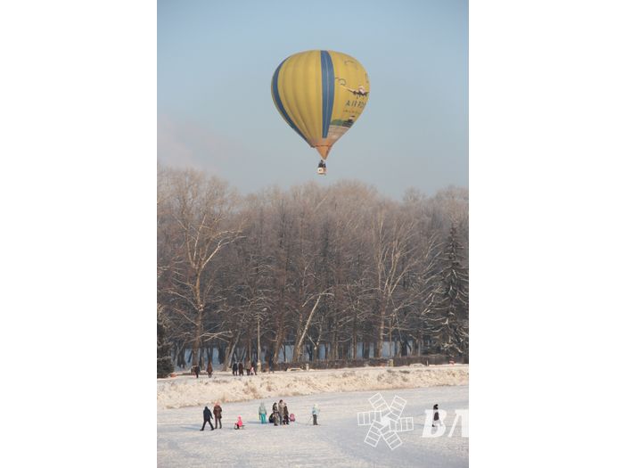 Над Великими Луками взлетели «Яблоки на снегу» (фото)