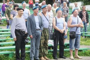 В Великих Луках отмечают День ВДВ (ФОТО)