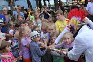​В Великих Луках сказочный «Праздник мороженого» подарил радость детям