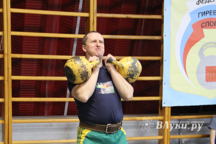 В Великих Луках состоялся Чемпионат по гиревому спорту (фото)