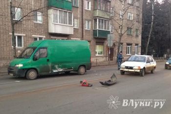 В Великих Луках произошло ДТП (фото)