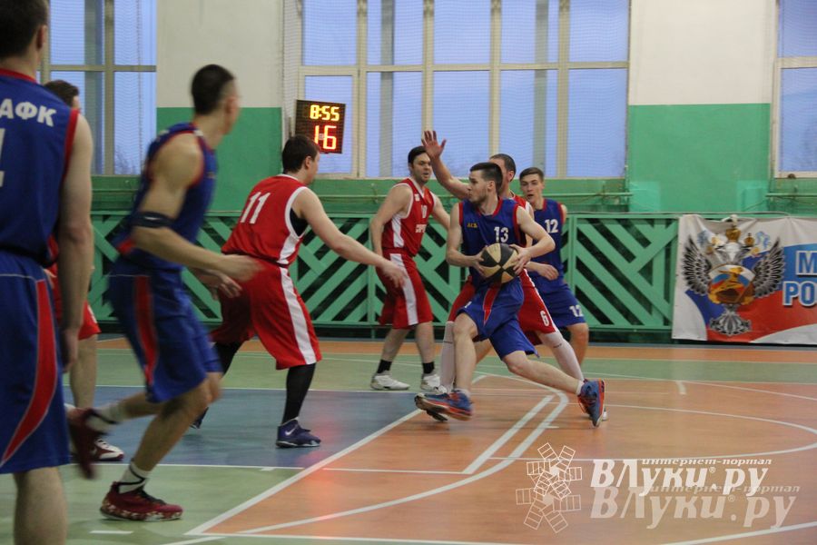 В Великих Луках проходит Открытый Чемпионат г. Великие Луки по баскетболу (фото)