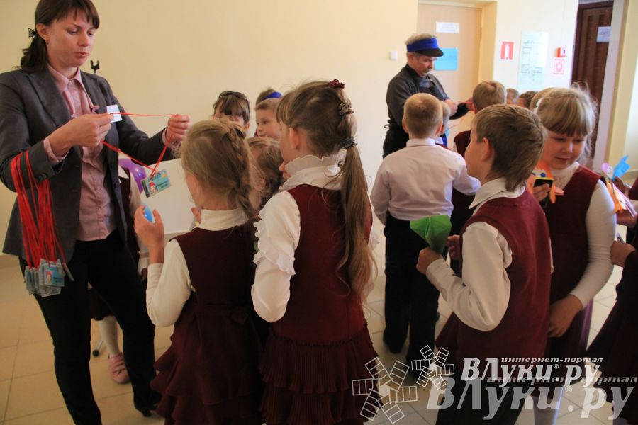 Великолукских лицеистов посвятили в «Маленькие мастера»