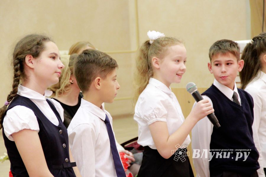 Великолукские первоклассники перевоспитали Бабу-Ягу (ФОТО)