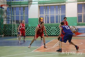В Великих Луках проходит Открытый Чемпионат г. Великие Луки по баскетболу (фото)