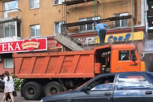 На Октябрьском проспекте в Великих Луках ведутся ремонтные работы (ФОТО)