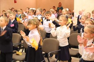 В школу №13 Великих Лук приходила осенняя сказка (ФОТО)