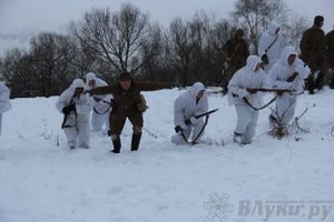 Реконструкция битвы за освобождение Великих Лук