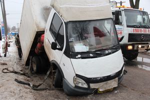 В Великих Луках на Самарском переезде переломилась Газель (ФОТО)