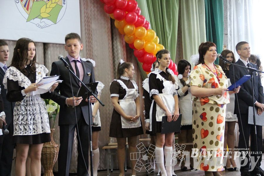 «Последний звонок» в школах Великих Лук