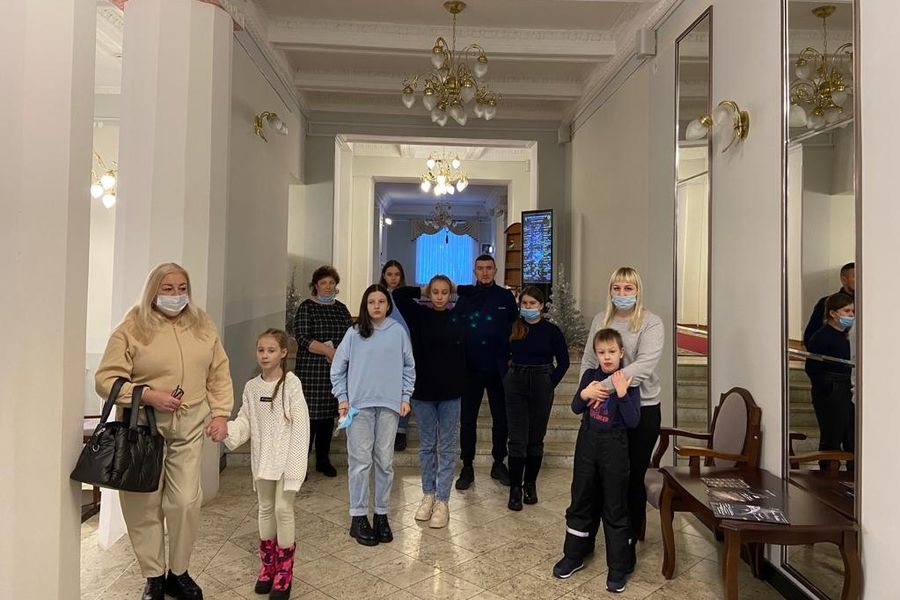 Участники фотоконкурса «Ми-ми-мишки» посетили экскурсию «Тайны закулисья» (ФОТО)