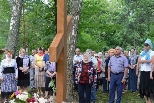 В деревне Стайки освящен поклонный крест (ФОТО)