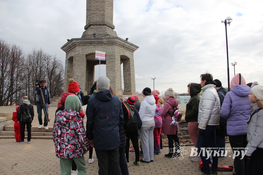 Великолучане присоединились к Всероссийской акции по ходьбе (ФОТО)