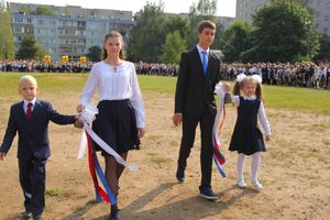 1 сентября в школах Великих Лук прошли Торжественные линейки (ФОТО)