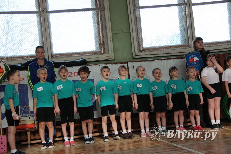 В Великих Луках стартовали спортивные соревнования среди дошколят «Юные олимпионики»