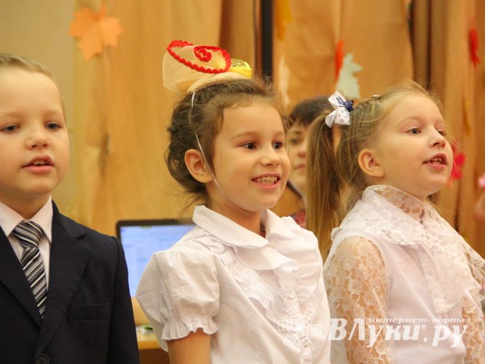 Зачем самых младших учеников 13-й школы испачкали мелом (ФОТО)