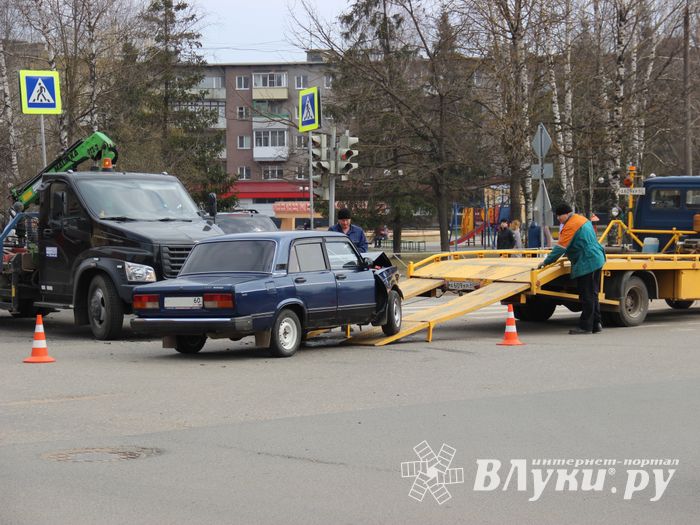 ДТП на перекрёстке Ленина-Дьяконова (ФОТО)