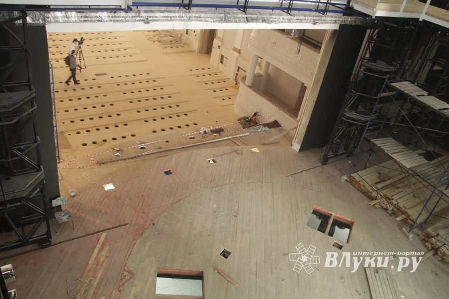 Пресс-тур по великолукскому драмтеатру (ФОТО)