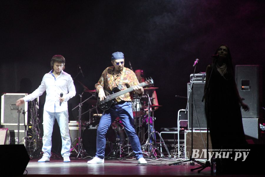 В Великих Луках состоялся концерт Артура (фото)