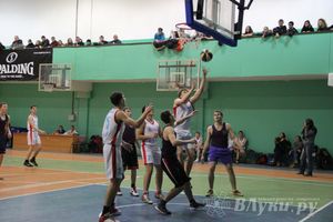 В Великих Луках прошли финальные игры муниципального этапа «КЭС-Баскет» (фото)