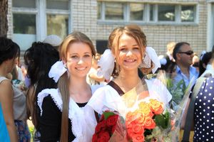 В Великих Луках прозвенели «Последние звонки»