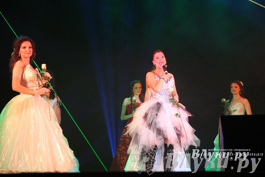 В Великих Луках состоялся сольный концерт певицы Цветаны