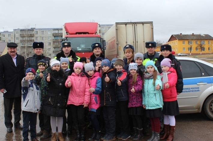 В Новосокольниках прошла акция «Пристегни самое дорогое!» (ФОТО)
