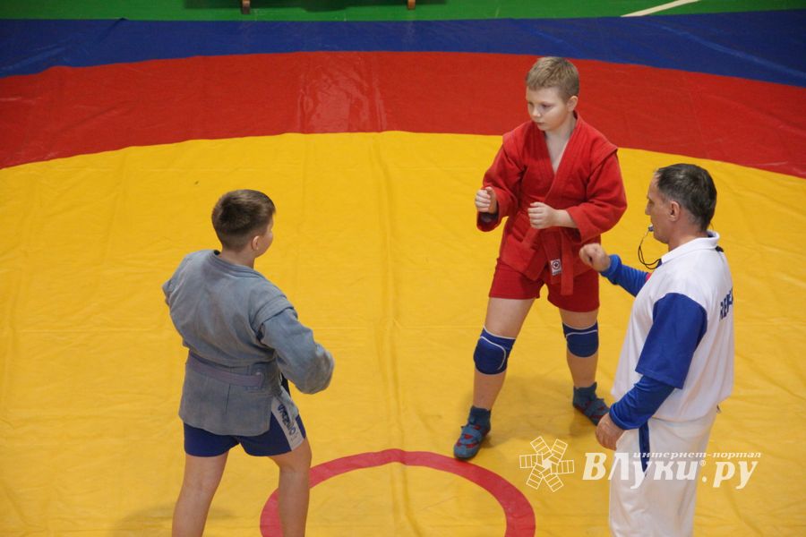 В Великих Луках проходит турнир самбистов (ФОТО)