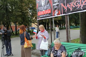В Великих Луках прошла патриотическая акция, посвященная Дню флага России