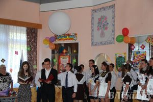 В Великих Луках прозвенели «Последние звонки»