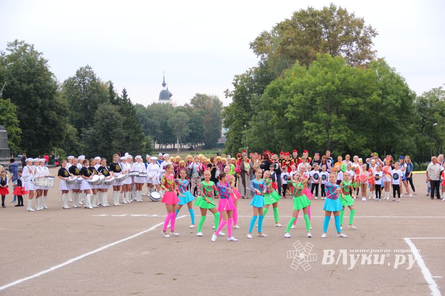 В Великих Луках проходит ​Международный фестиваль-конкурс среди мажореток и барабанщиц (ФОТО)