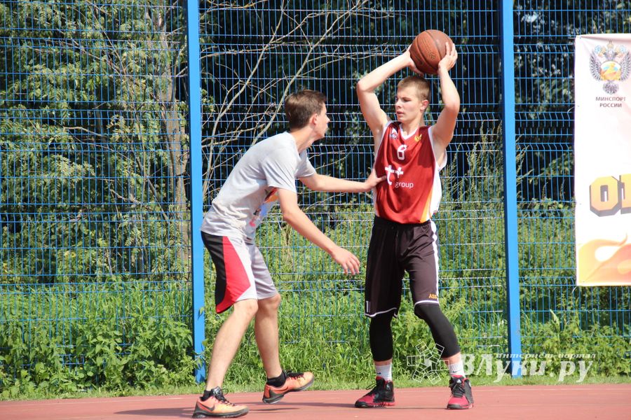 В Великих Луках прошли спортивные мероприятия, приуроченные ко Дню физкультурника (ФОТО)