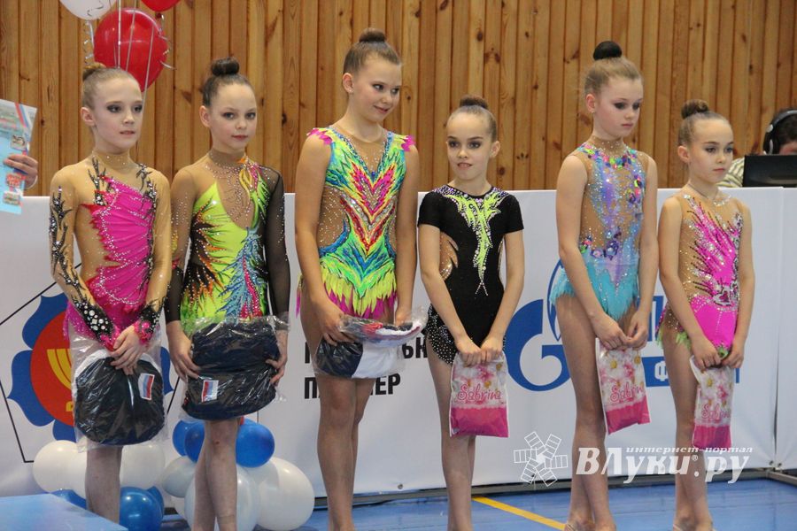 ​В Великих Луках прошли соревнования по художественной гимнастике (ФОТО)