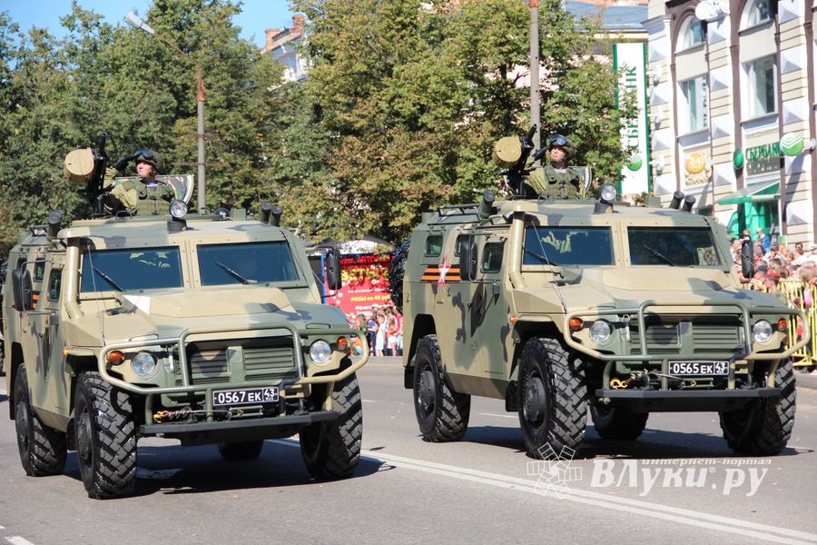 Военный парад в Великих Луках, часть II (ФОТО)