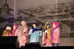 Дождик не помешал открытию городской ёлки (ФОТО)