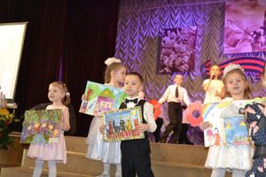 Много новых увлекательных и познавательных путешествий в страну музыки предлагает детская филармония ДМШ № 1 юным великолучанам (фото)