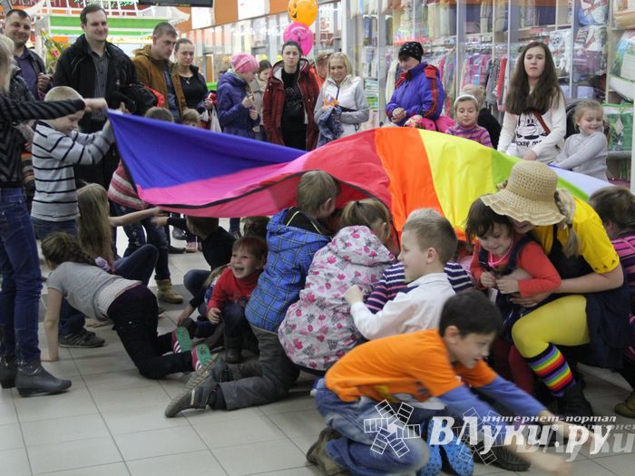 В ТЦ «Апельсин» прошла весенняя ночь распродаж