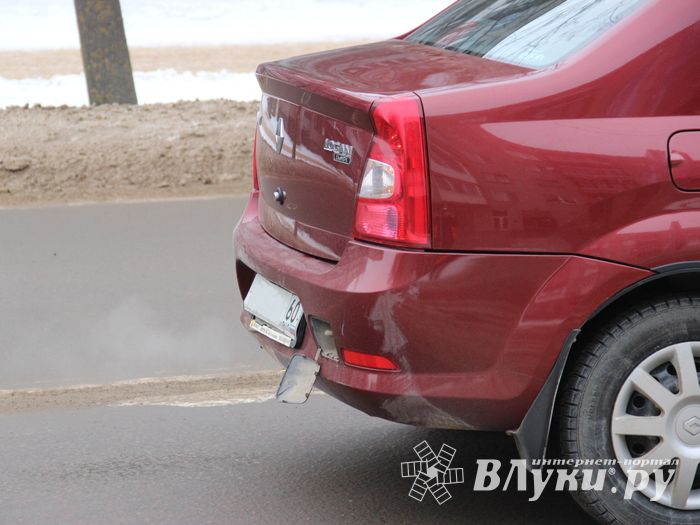 Два Renault столкнулись в Великих Луках (ФОТО)